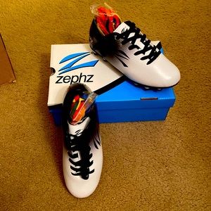 Youth 4wide white/black soccer cleats.